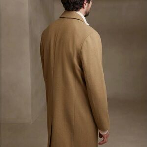 This coat is BRAND NEW and never worn. Banana Republic camel wool top coat.